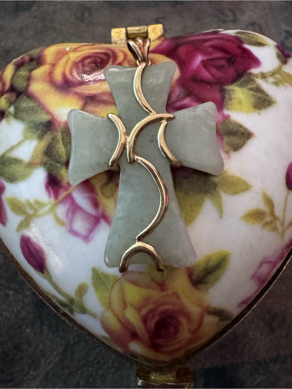 Jade cross pendant with 10K gold wired - Picture 1 of 6
